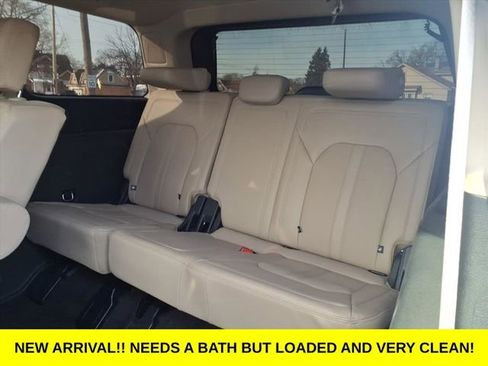Used 2023 Ford Expedition Limited image 11