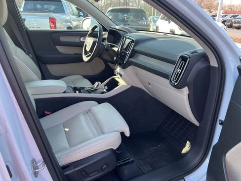 Used 2024 Volvo XC40 B5 Plus w/ Protection Package Premier image 17