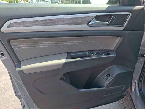 Certified 2022 Volkswagen Atlas Cross Sport SE w/ Panoramic Sunroof Package AWD/4WD image 12