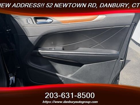 Used 2017 Lincoln MKC Reserve w/ Lincoln MKC Climate Package AWD/4WD image 11