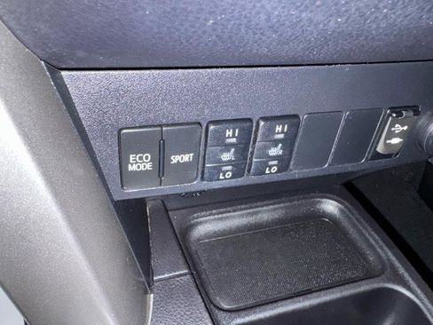 Used 2016 Toyota RAV4 Limited w/ Protection Package image 18