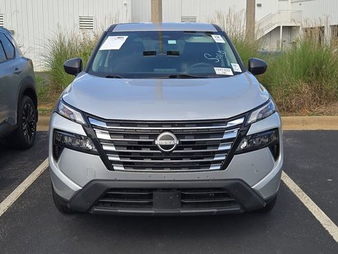 Used 2024 Nissan Rogue S FWD image 2