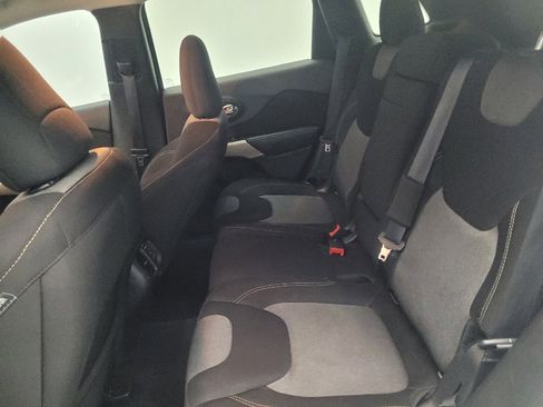 Used 2018 Jeep Cherokee Latitude image 18