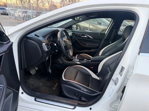 Used 2018 INFINITI QX30 Sport image 25