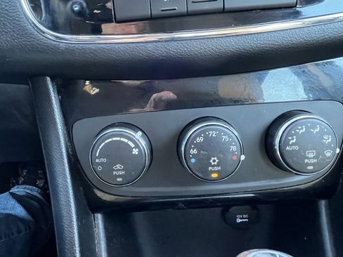 Used 2014 Chrysler 200 Touring image 18