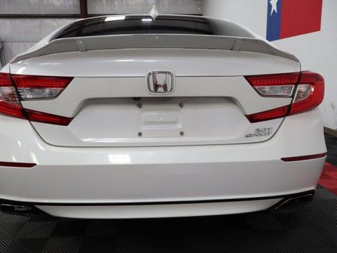 Used 2018 Honda Accord Sport image 12