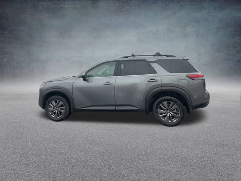 Used 2024 Nissan Pathfinder SV image 15