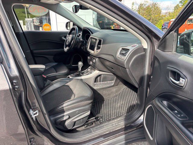 Used 2018 Jeep Compass Latitude w/ Popular Equipment Group AWD/4WD image 8