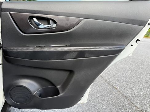 Used 2019 Nissan Rogue SV AWD/4WD image 46