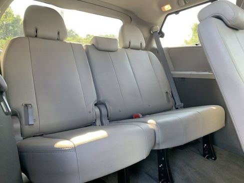 Used 2017 Toyota Sienna XLE w/ XLE Navigation Package FWD image 37