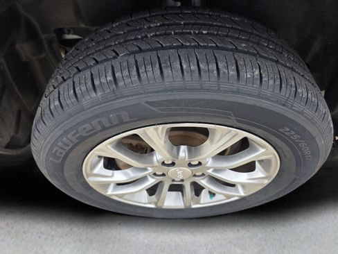 Used 2020 Jeep Cherokee Latitude Plus w/ Cold Weather Group image 34