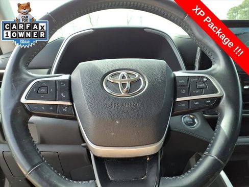 Used 2022 Toyota Highlander XLE FWD image 23
