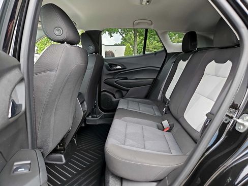 Used 2025 Chevrolet Trax LS w/ LS Convenience Package FWD image 10