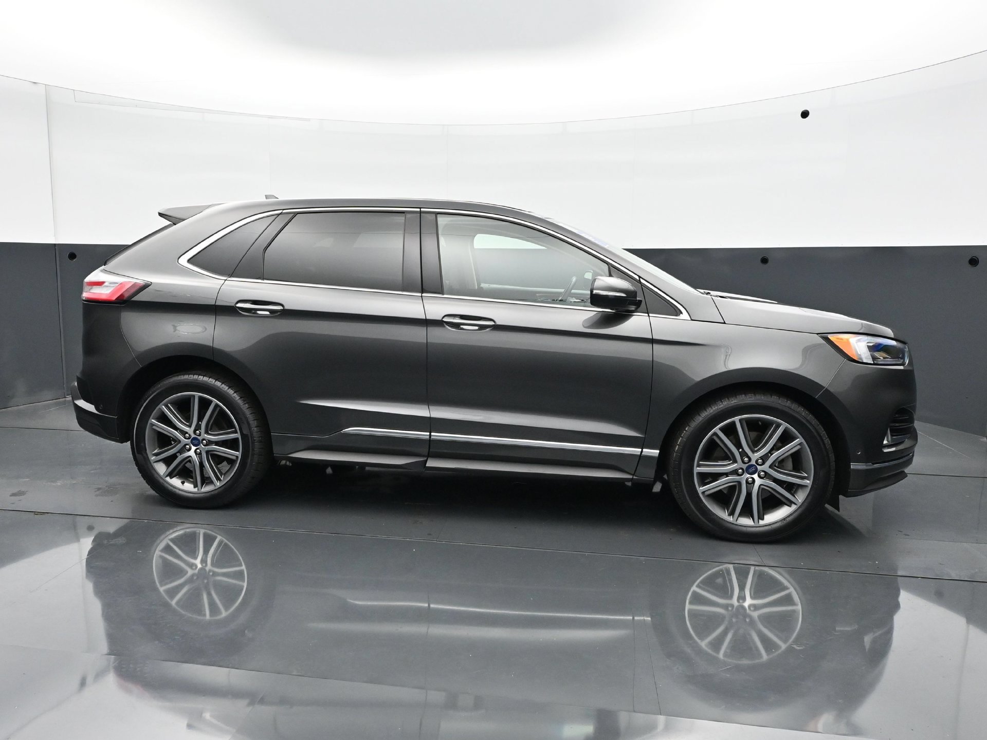 Used 2019 Ford Edge Titanium w/ Equipment Group 301A AWD/4WD image 8
