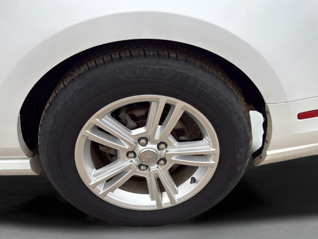 Used 2014 Ford Mustang Convertible RWD image 21
