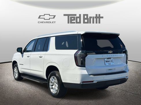 Used 2026 Chevrolet Suburban LT w/ Comfort Package AWD/4WD image 6