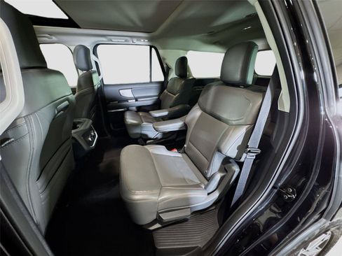 Used 2025 Ford Expedition Active AWD/4WD image 19