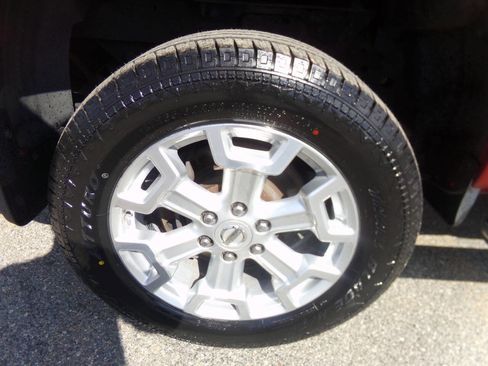 Used 2019 Nissan Titan SL image 25