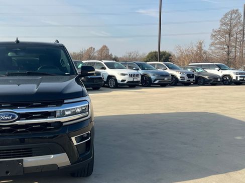 Used 2024 Ford Expedition Max Limited image 3