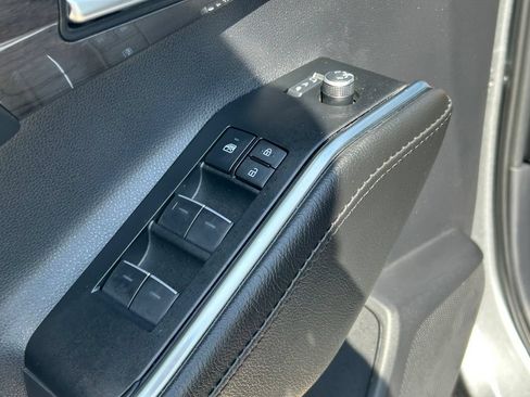 Used 2026 Toyota Highlander Platinum AWD/4WD image 26
