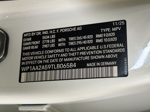 Certified 2026 Porsche Macan AWD/4WD image 44