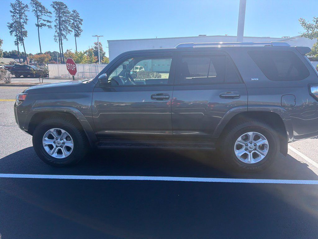 Used 2018 Toyota 4Runner SR5 AWD/4WD image 2