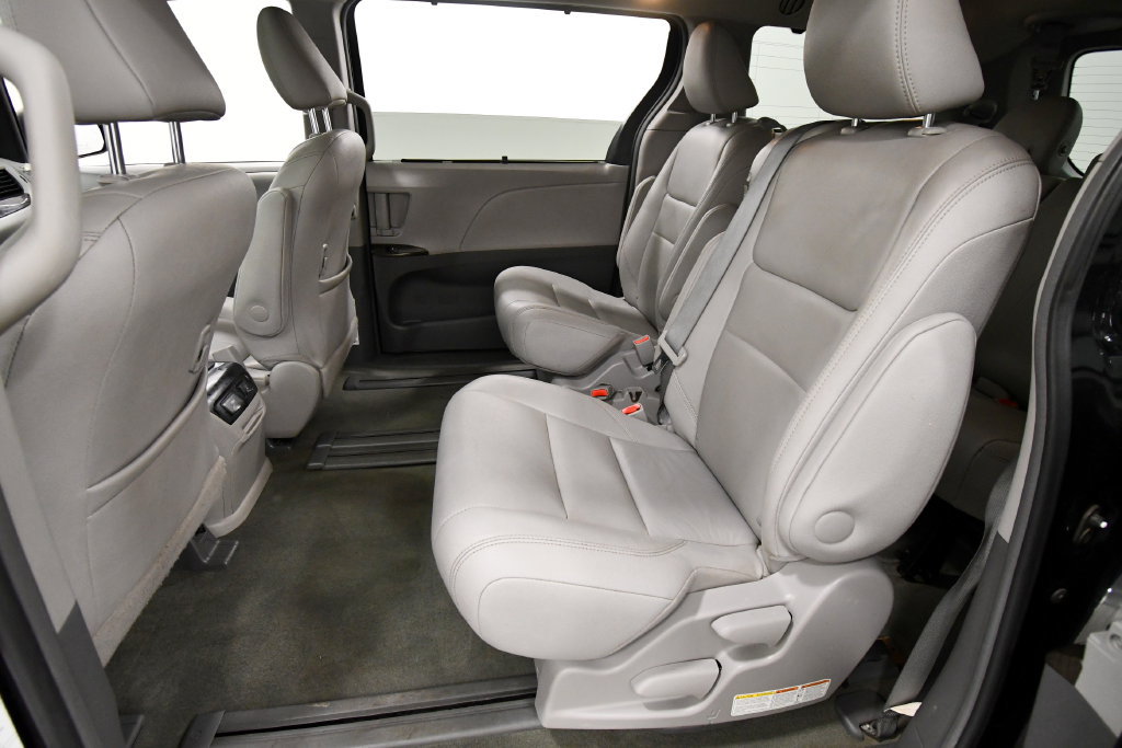 Used 2017 Toyota Sienna XLE Premium FWD image 15