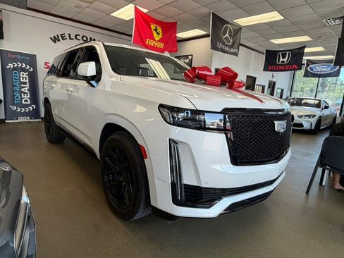 Used 2023 Cadillac Escalade Sport Platinum w/ LPO, ONYX Package AWD/4WD image 2
