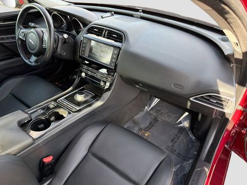 Used 2017 Jaguar XE image 13