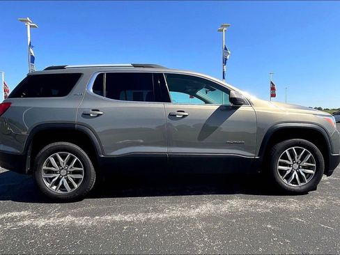 Used 2019 GMC Acadia SLE w/ Driver Alert Package I FWD image 4