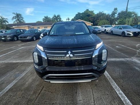 Used 2025 Mitsubishi Outlander SE AWD/4WD image 2
