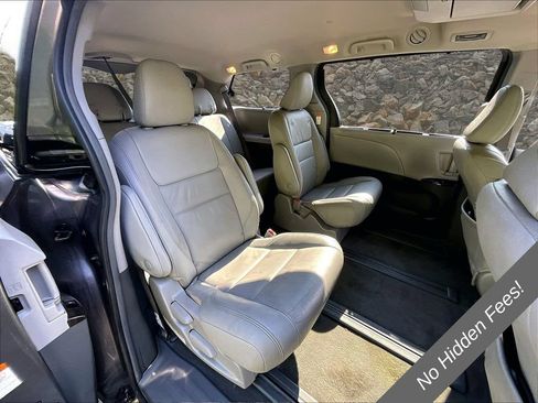 Used 2018 Toyota Sienna XLE Premium AWD/4WD image 23