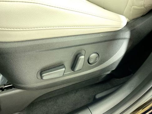 Used 2025 Kia Telluride EX w/ EX Captain's Chair Package image 22