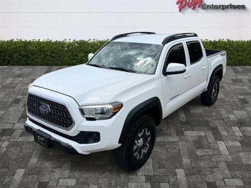 Used 2019 Toyota Tacoma TRD Off-Road AWD/4WD image 11