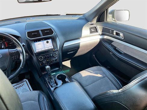 Used 2017 Ford Explorer XLT w/ Equipment Group 202A image 22