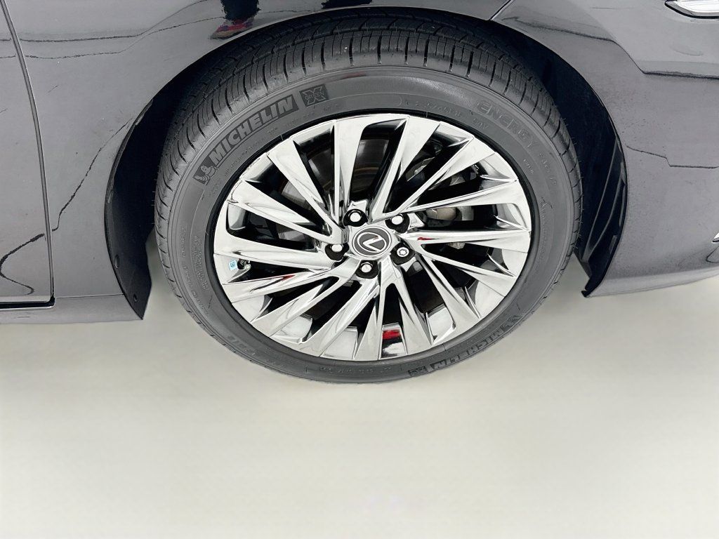 Used 2024 Lexus ES 350 Ultra Luxury w/ Accessory Package (Z2) FWD image 31