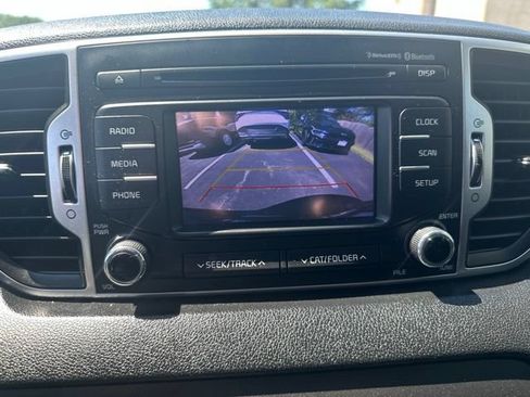 Used 2018 Kia Sportage LX FWD image 15