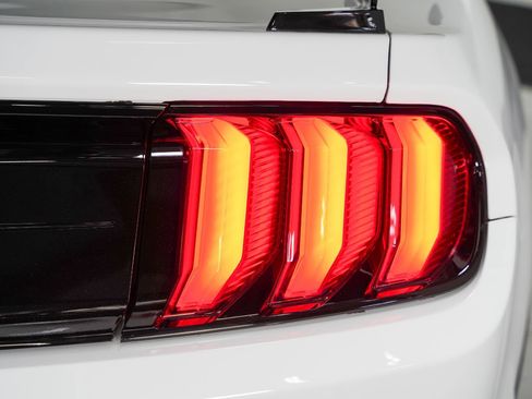 Used 2020 Ford Mustang Shelby GT500 w/ Carbon Fiber Track Pack image 24