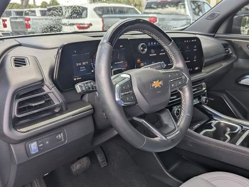 Used 2025 Chevrolet Traverse High Country FWD image 11