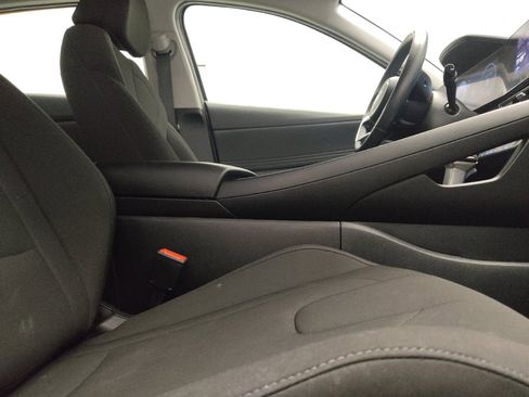Used 2025 Hyundai Elantra SEL FWD image 21