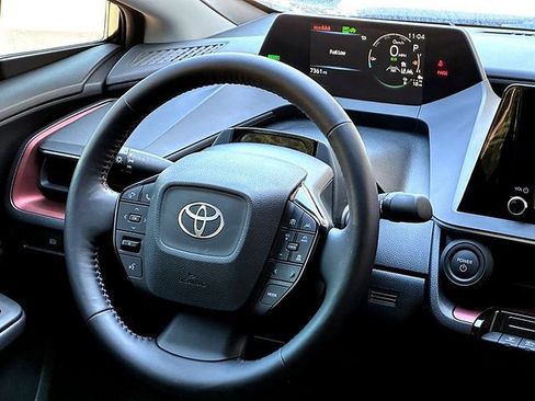 Used 2025 Toyota Prius Plug-In Hybrid FWD image 29