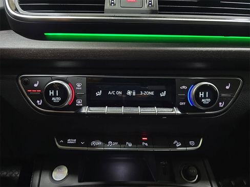 Used 2023 Audi Q5 2.0T Prestige w/ Prestige Package image 27