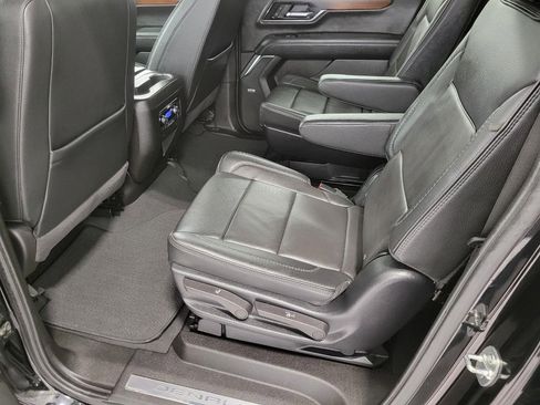 Used 2025 GMC Yukon XL Denali image 18