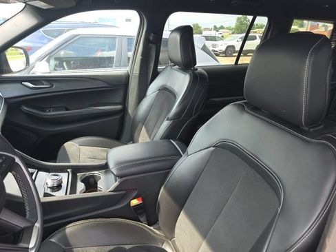 Used 2023 Jeep Grand Cherokee L Laredo AWD/4WD image 6
