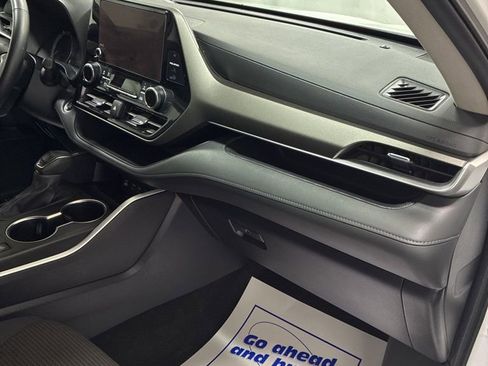 Used 2024 Toyota Highlander LE image 30