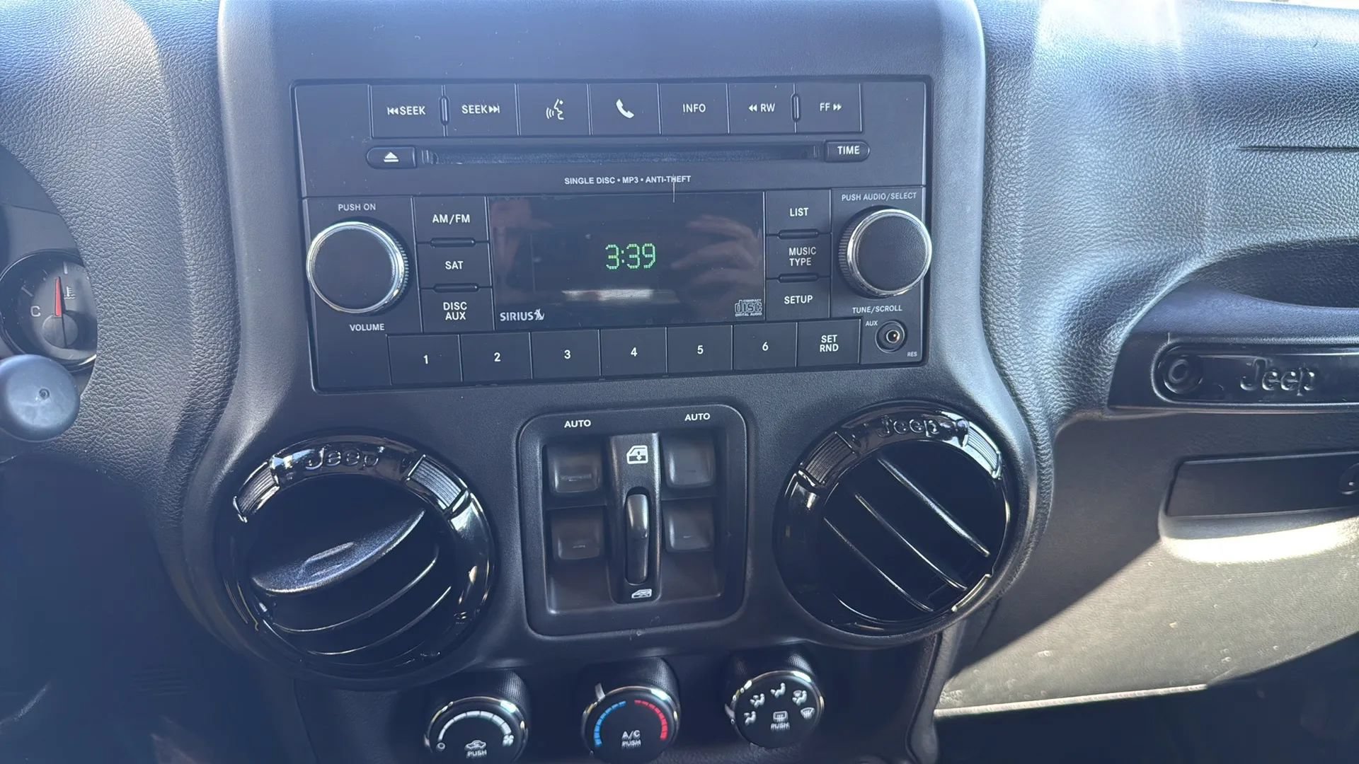 Used 2016 Jeep Wrangler Unlimited Sahara AWD/4WD image 25