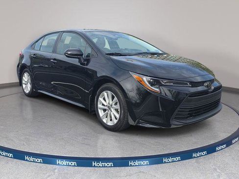 Used 2024 Toyota Corolla LE w/ LE Convenience Package FWD image 4