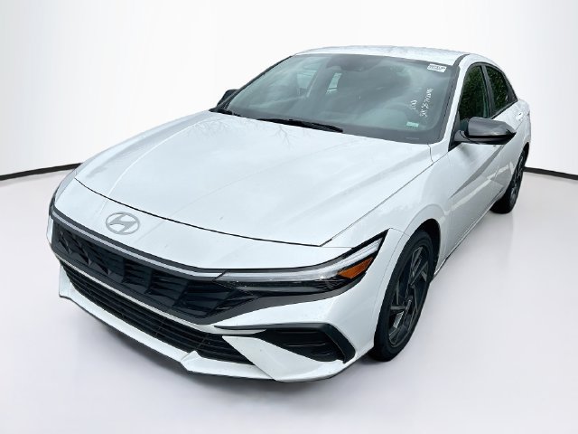Certified 2025 Hyundai Elantra SEL FWD image 3