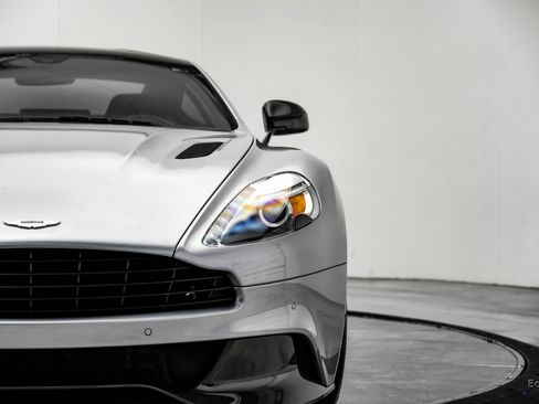Used 2014 Aston Martin Vanquish Coupe image 19