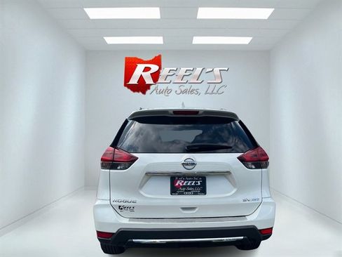 Used 2018 Nissan Rogue SV AWD/4WD image 9